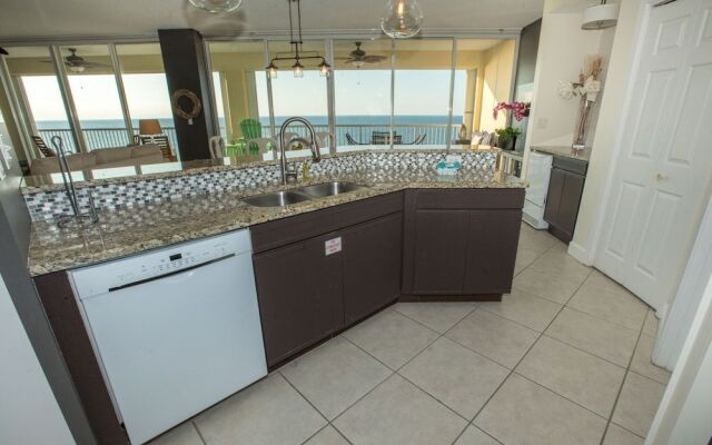 Oceania 705 3 Bedroom Condo by RedAwning