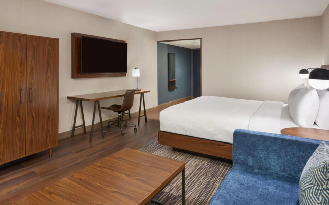 Four Points by Sheraton Point Edward Sarnia