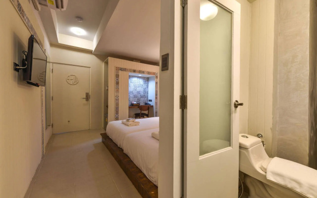 Hotel October
