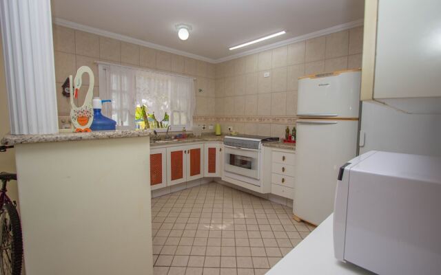 Casa ampla em Bertioga - 2 min. da praia