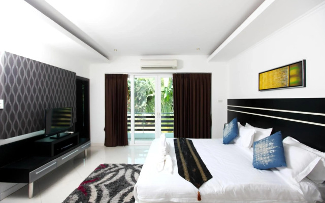 Hidden Palm Pool Villas