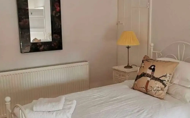Vintage Holiday Home in Worcestershire With Jacuzzi