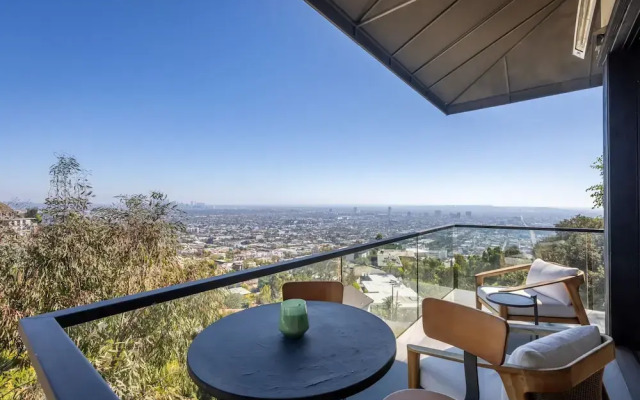 Luxury Hillside Retreat with Panoramic Views