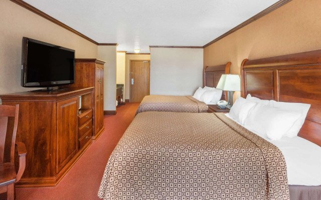 Ramada by Wyndham Mackinaw City Waterfront