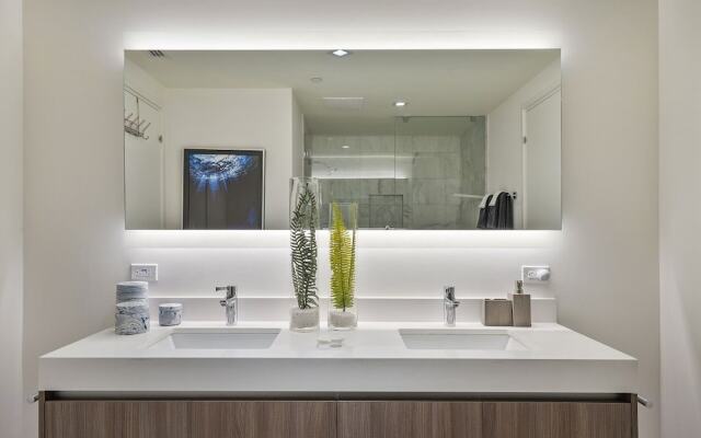 914 Tiffany House 1 Bedroom Condo by RedAwning