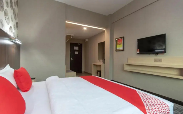 OYO 89375 Regent Hotel