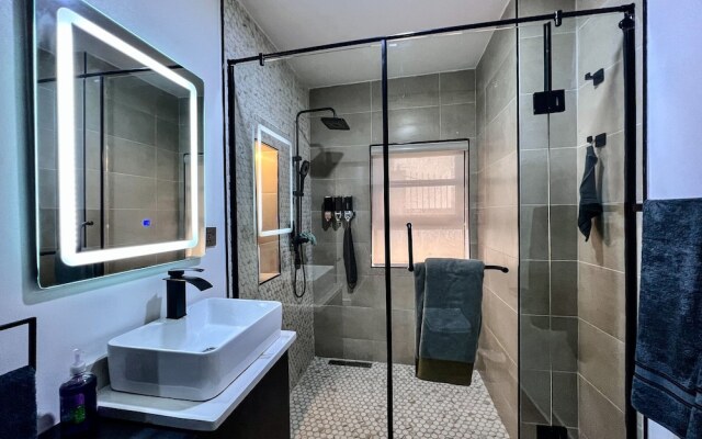 Luxury, Contemporary 4-bed Apartment in Ikoyi