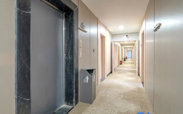 Rest Hotel (Shijiazhuang North Station Youyi North Street)
