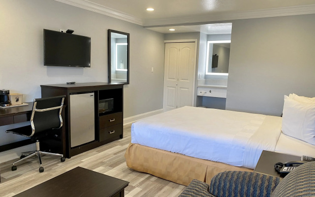 Aura Inn Monterey
