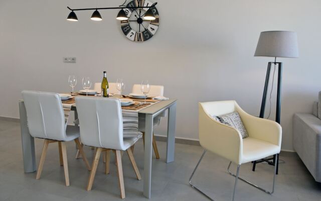 Luxury Apartment on the Beach with Pool 6