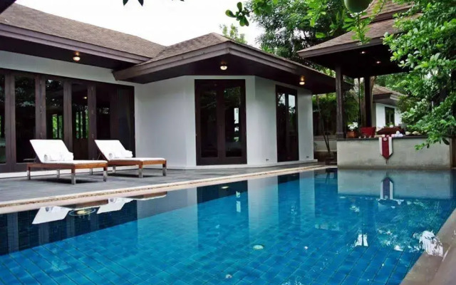 Phuket Ratchamaka Pool Villa