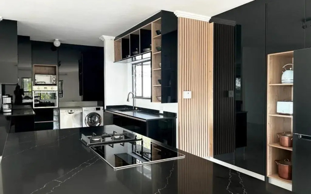 Luxury on 1B Patricia