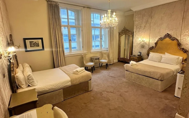 White Star Line Hotel