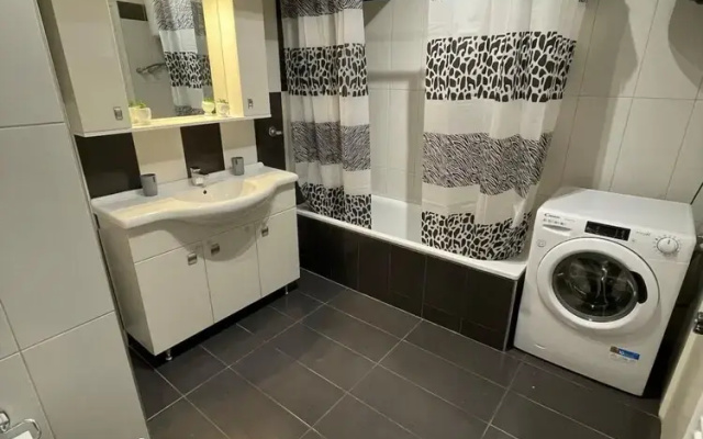 Charming Apartment - At085