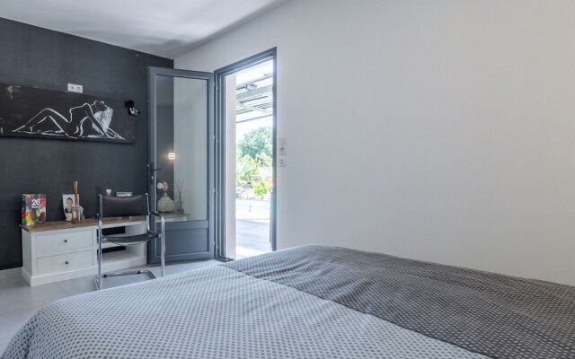 Serene Villa in Saint-Victor-la-Coste with Private Pool