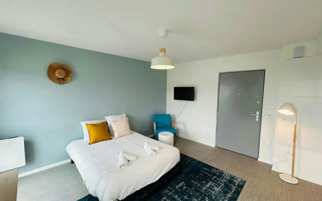 We Live In R - Suite 401