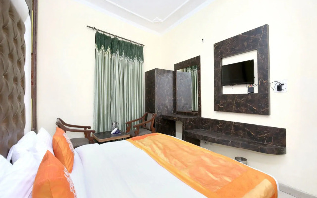 OYO 11318 Hotel Shagun