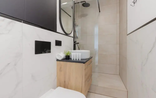 Warsaw Apartment With a View by Renters