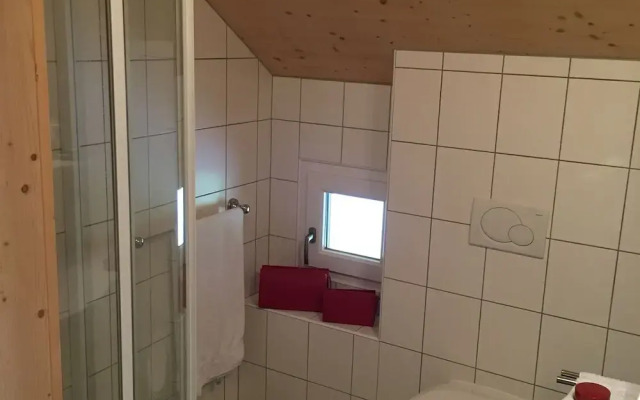 Detached Wooden Chalet with Sauna near Kreischberg