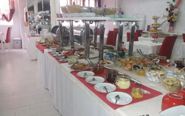 Hotel Crystal - Depandans