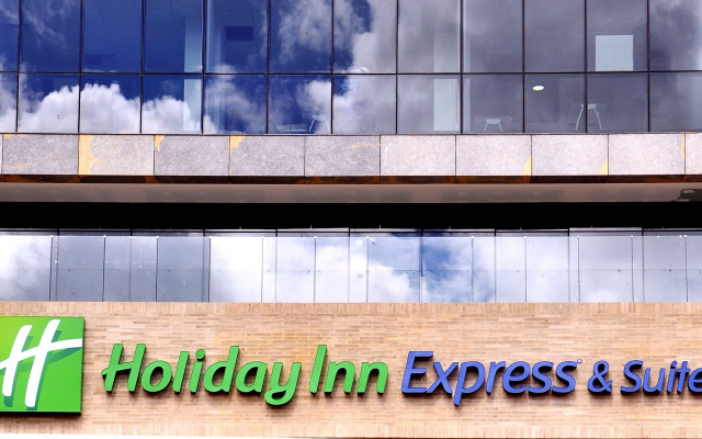 Holiday Inn Express & Suites Bogota Zona Financiera by IHG