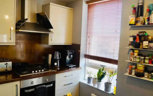 Modern 1 Bedroom Apartment in Central Location