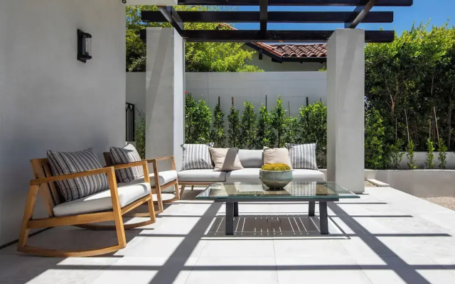 Elegant Melrose Home w Pool and Private Rooftop
