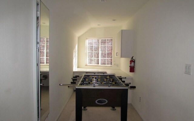 032 - Lakefront Village Escape