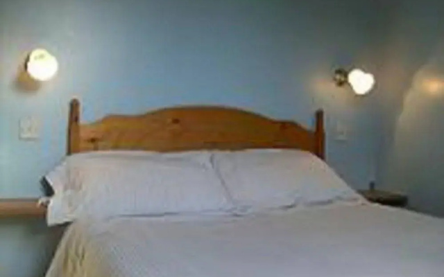 Falcon Crest Guest House
