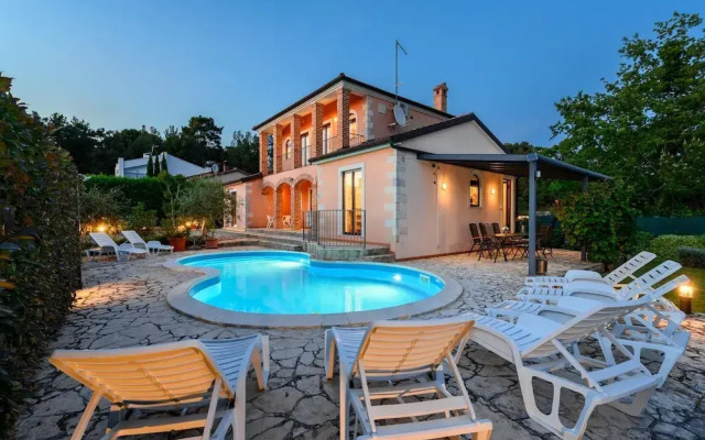 Villa in Visnjan With Private Heated Pool