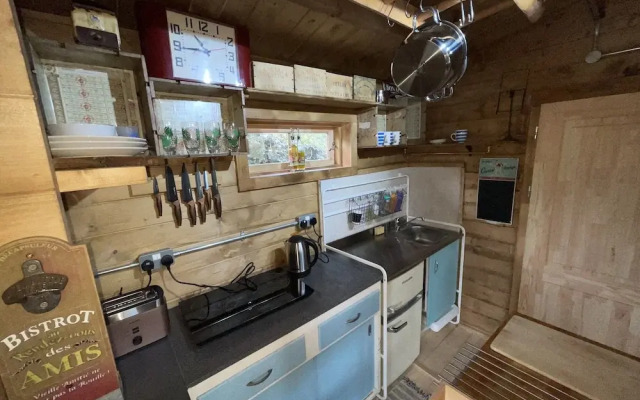 Retro Lodge nr Dartoor With hot tub & opt Sauna