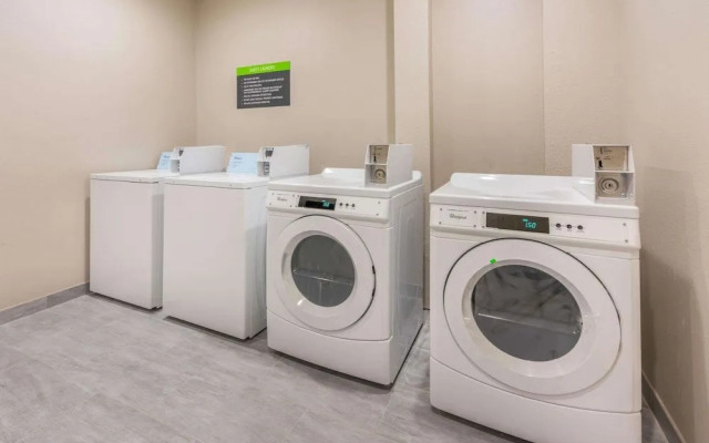 La Quinta Inn and Suites by Wyndham Houston Spring South