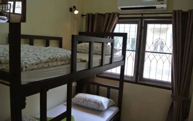 First Inn Bangkok - Hostel
