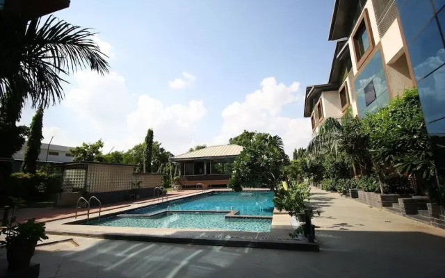 OYO 1968 Hotel Krishna Park Resort