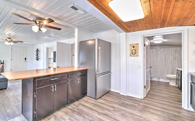 Idyllic Fayetteville Home - Walk to UA Campus!