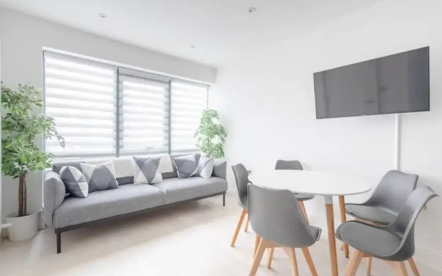 Spacious 4BD Townhouse - Near Stratford City!