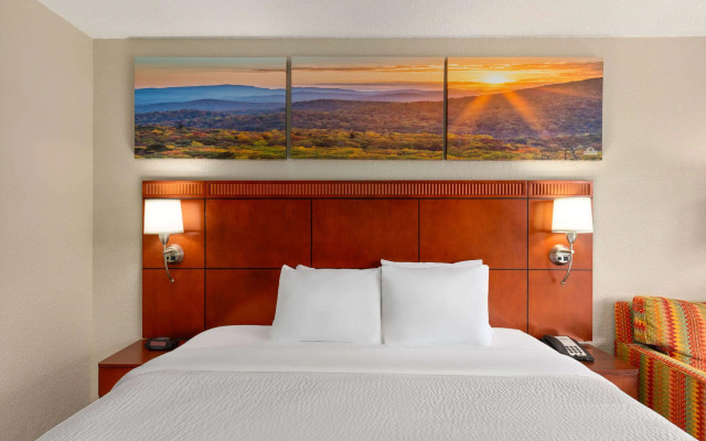 Days Inn by Wyndham Knoxville East