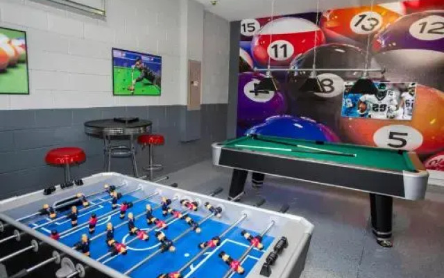 Eight Bedrooms with Pool & Spa 481