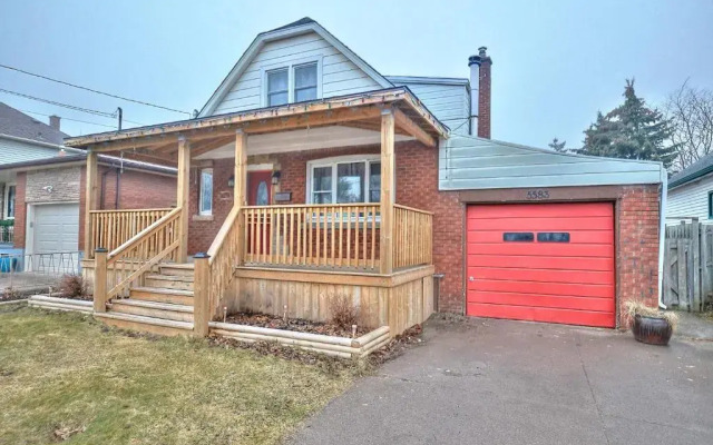 Lundy's Lane Central Home