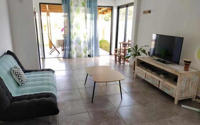 promo vacances ! jolie et spacieuse maison st pierre , JACUZZI, jardin,
