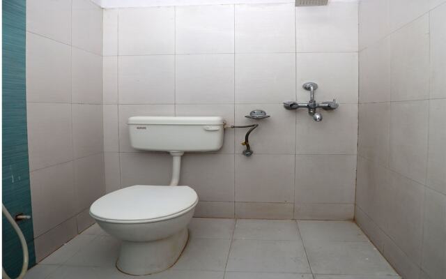 OYO 10347 Hotel Deepak