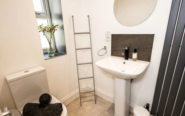 Stunning 1 Bedroom Apartment - Plymouth