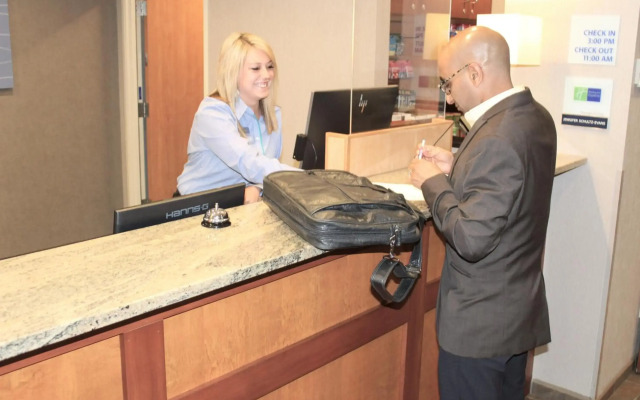 Holiday Inn Express & Suites Cheney by IHG