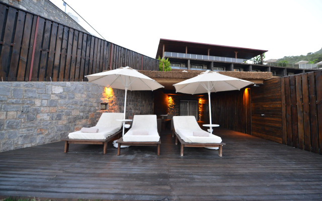 Manaspark Deluxe Hotel
