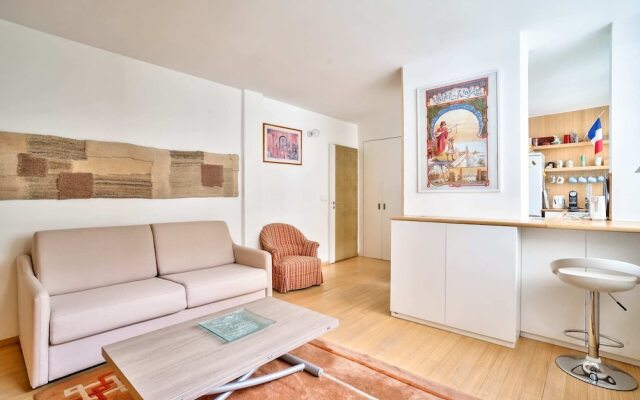 Charming 3 Room Apartment - Paris