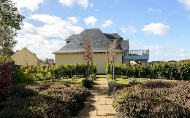 Roe Cottage