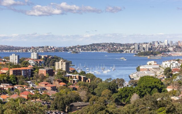 2 Bdrm North Sydney with harbour views
