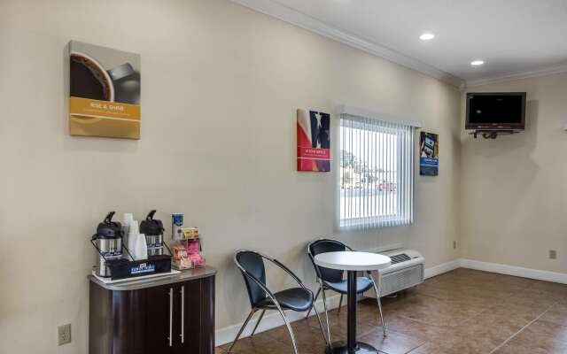 Motel 6 Hinesville, GA