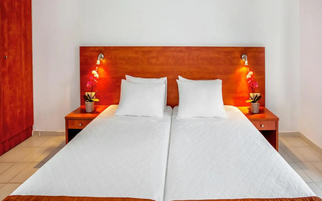 Xenios Dolphin Beach Hotel