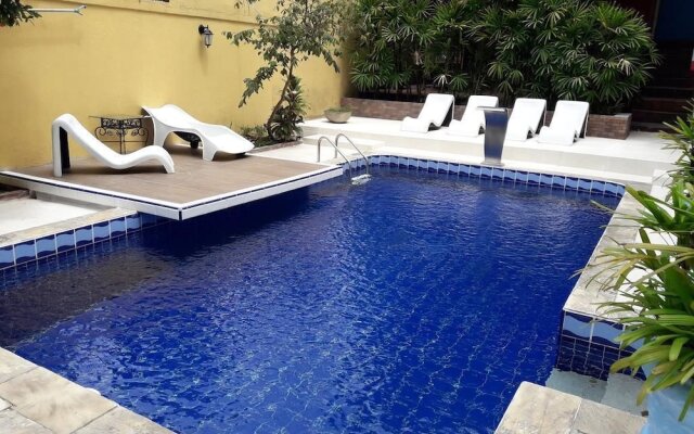 Chez Les Rois Guesthouse